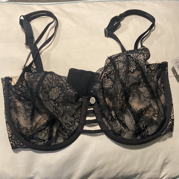 PARISA - Picture 3 of 14